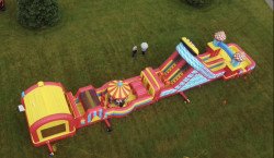 2FEBA51F 88F5 4BBD 86E5 7079E6FB7E7C 1720400269 100ft Carnival Obstacle Course